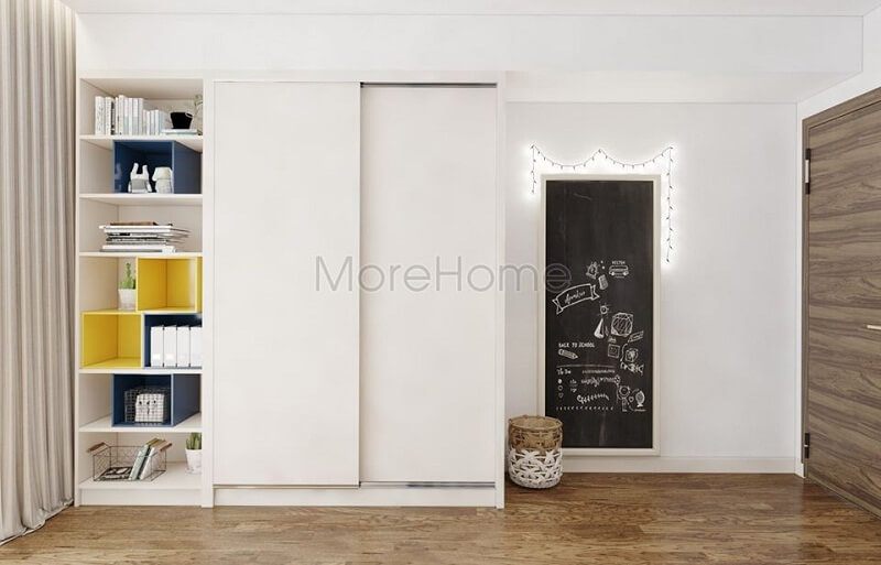 . Tủ quần áo cừa lùa với thiết kế âm tường giúp không gian căn phòng trở nên rộng rãi hơn. Màu trắng của nó đồng bộ với mọi kích thước của không gian, tạo nên sự sáng bóng cho cả một góc phòng.